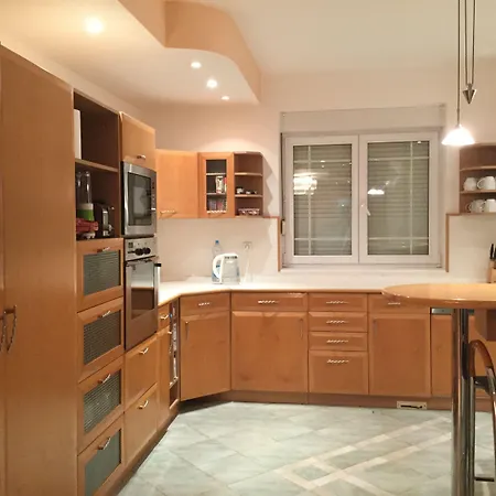 Justyna Villa *
