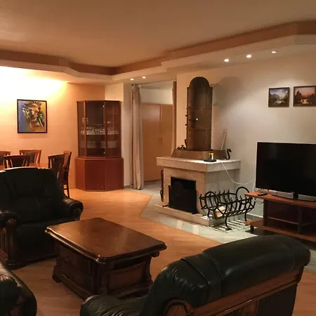 Justyna Villa *